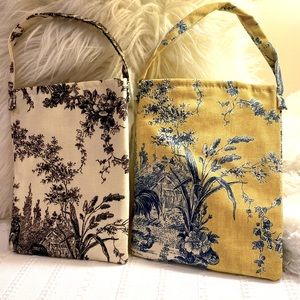 🆕 Flower Sacks by Kirklands’ Woods (Black/White + Navy/Yellow) Plastic lined